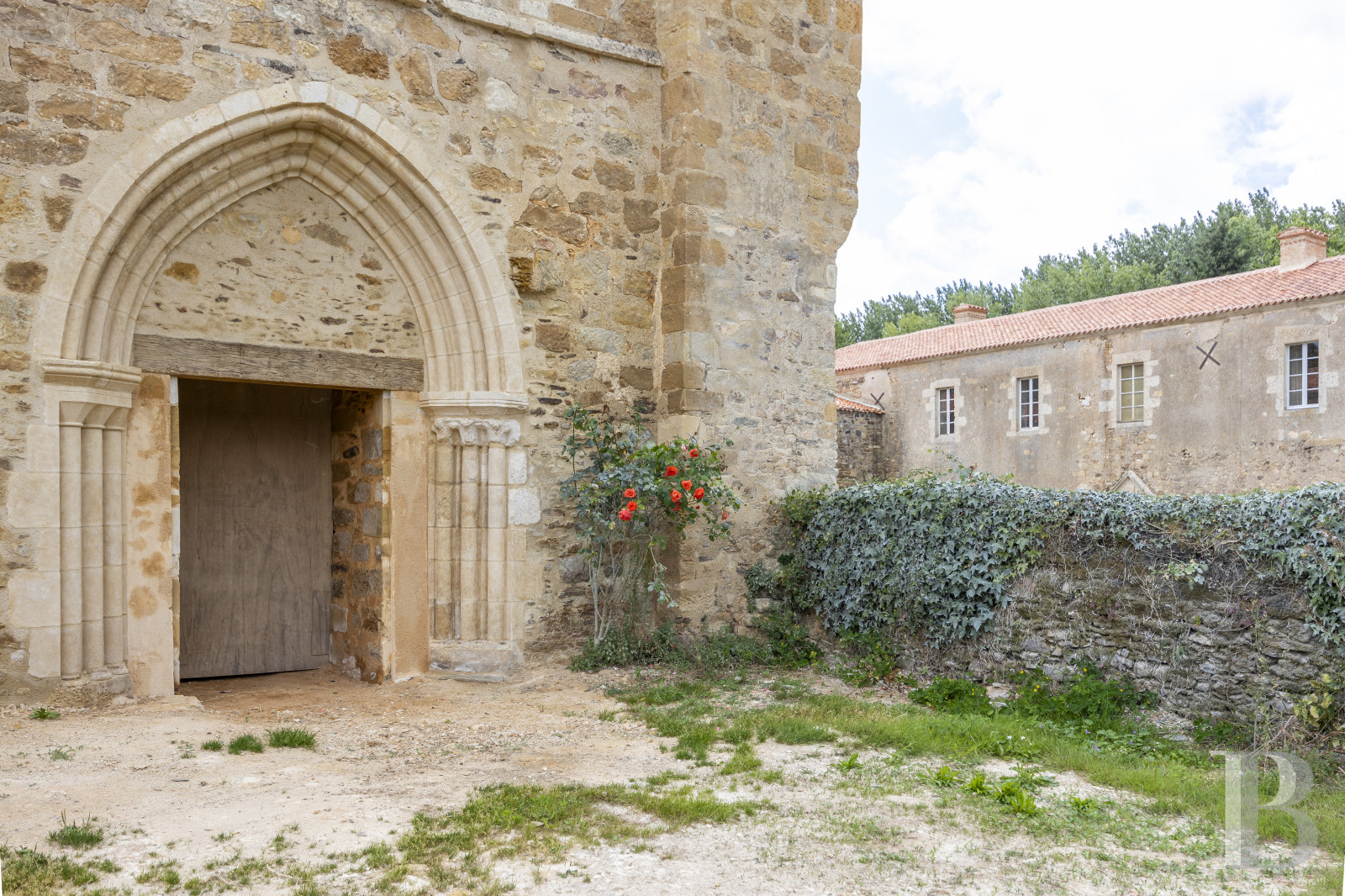 A peaceful stay in a renovated former Cistercian abbey in Vendée, not far from La Roche-sur-Yon - photo  n°10